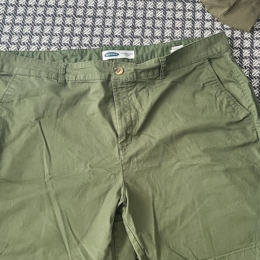 Old Navy olive shorts